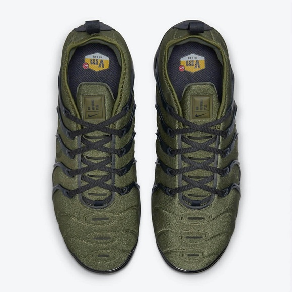 Nike vapor Max plus size 8.5 men’s Olive Green and Black Sneakers